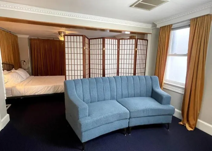 Cozy Studio Near Capitol -Walk To Dining & Sights!