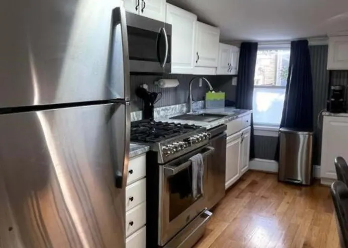 Cozy Studio Near Capitol -Walk To Dining & Sights!
